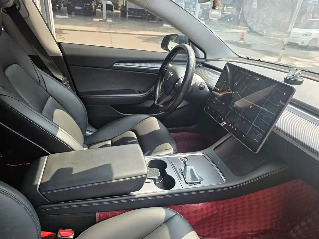 Tesla Model 3 — миниатюра 21