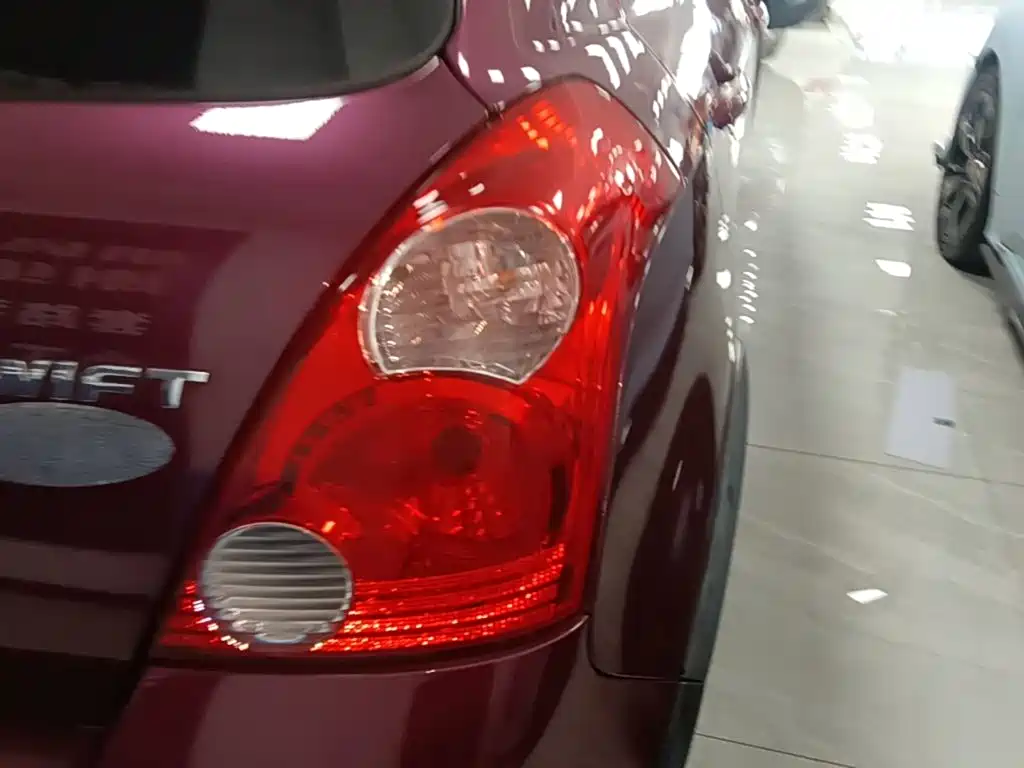 Suzuki Swift — миниатюра 8
