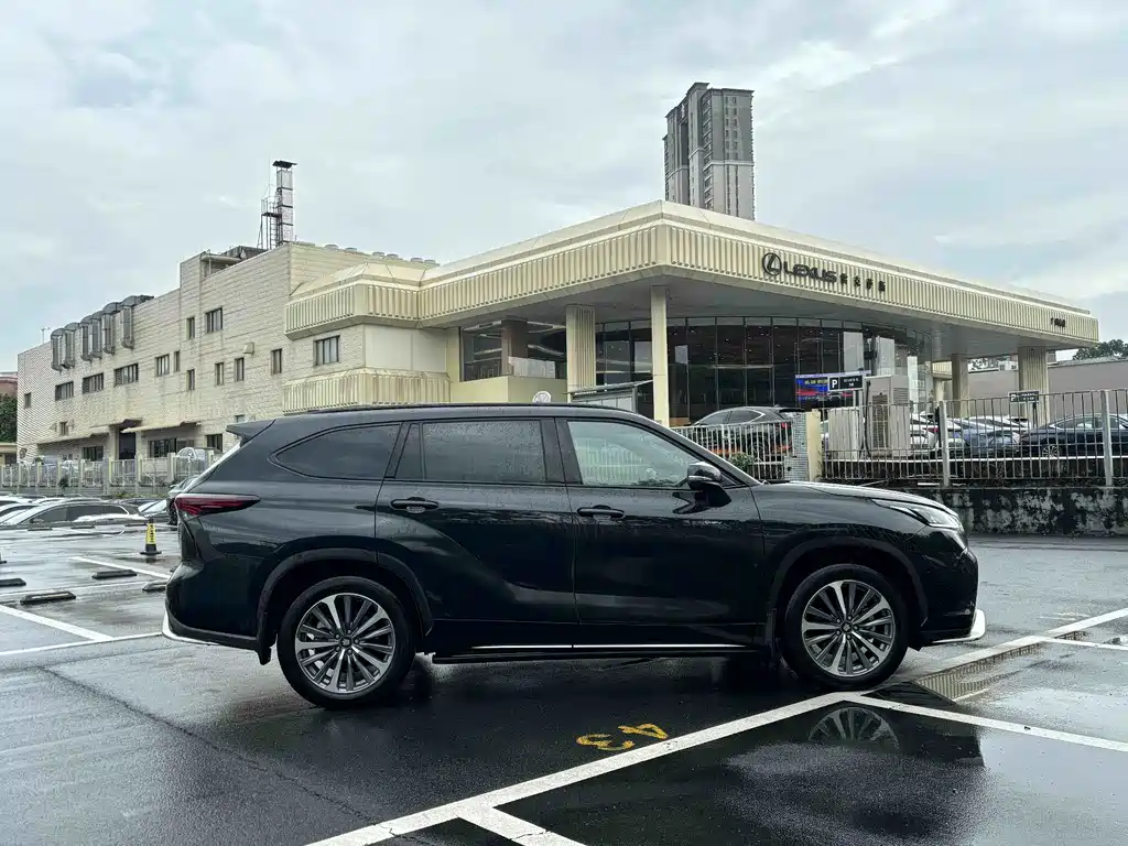 Toyota Crown Kluger — миниатюра 7