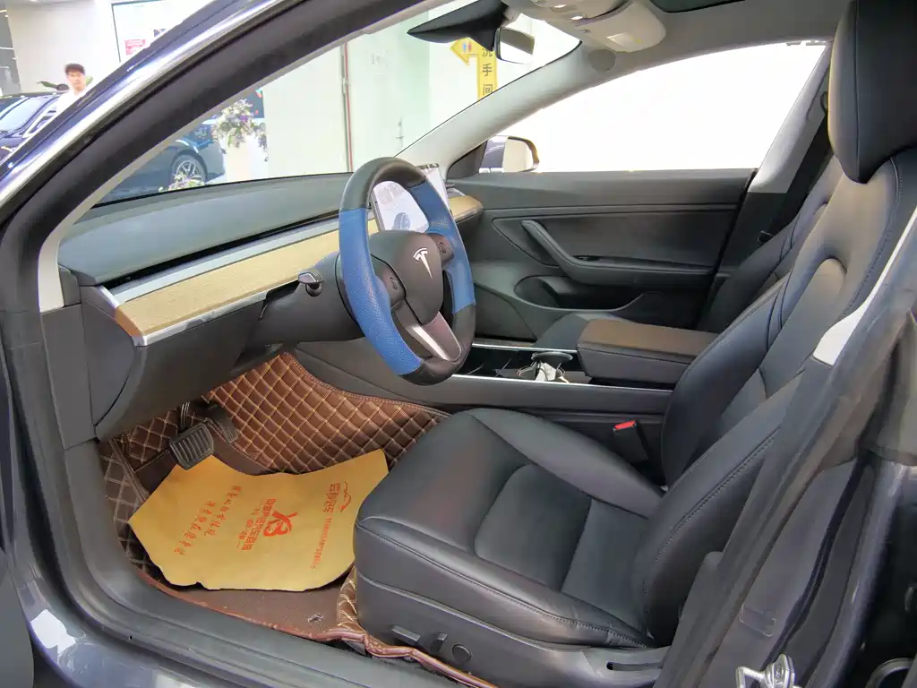Tesla Model 3 — миниатюра 13