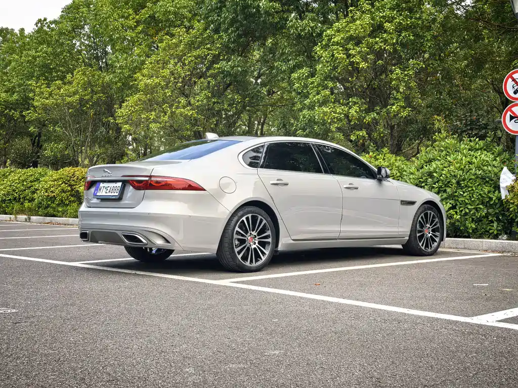 Jaguar XFL — миниатюра 8