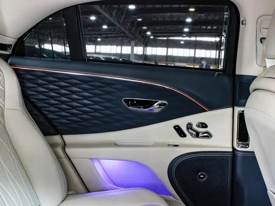 Bentley Flying Spur — миниатюра 6