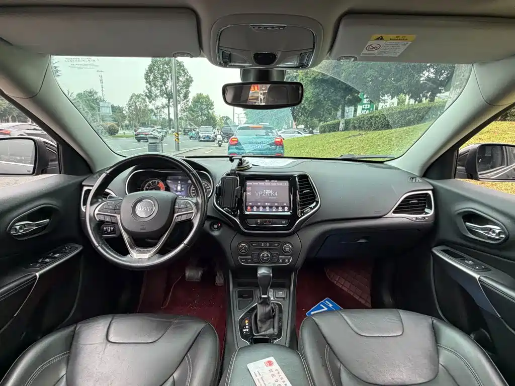 Jeep Cherokee — миниатюра 13