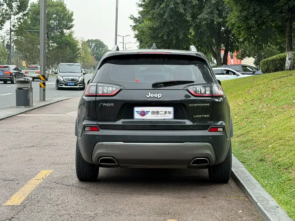 Jeep Cherokee — миниатюра 5