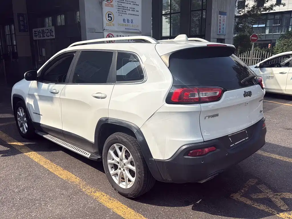 Jeep Cherokee — миниатюра 4