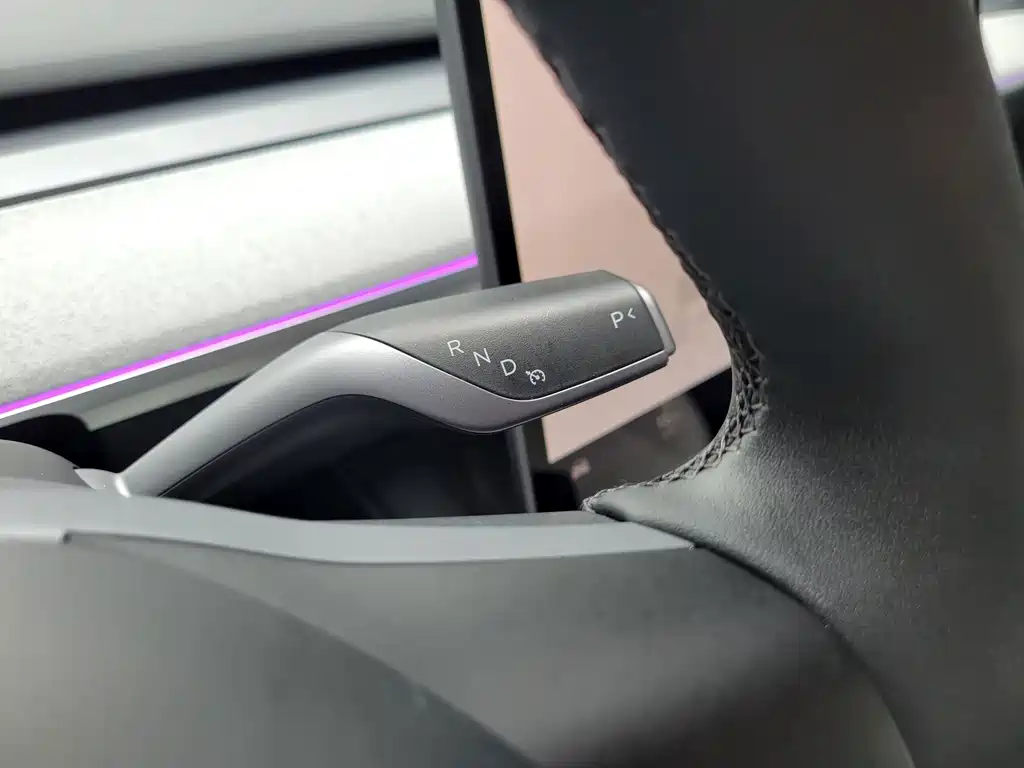 Tesla Model Y — миниатюра 22
