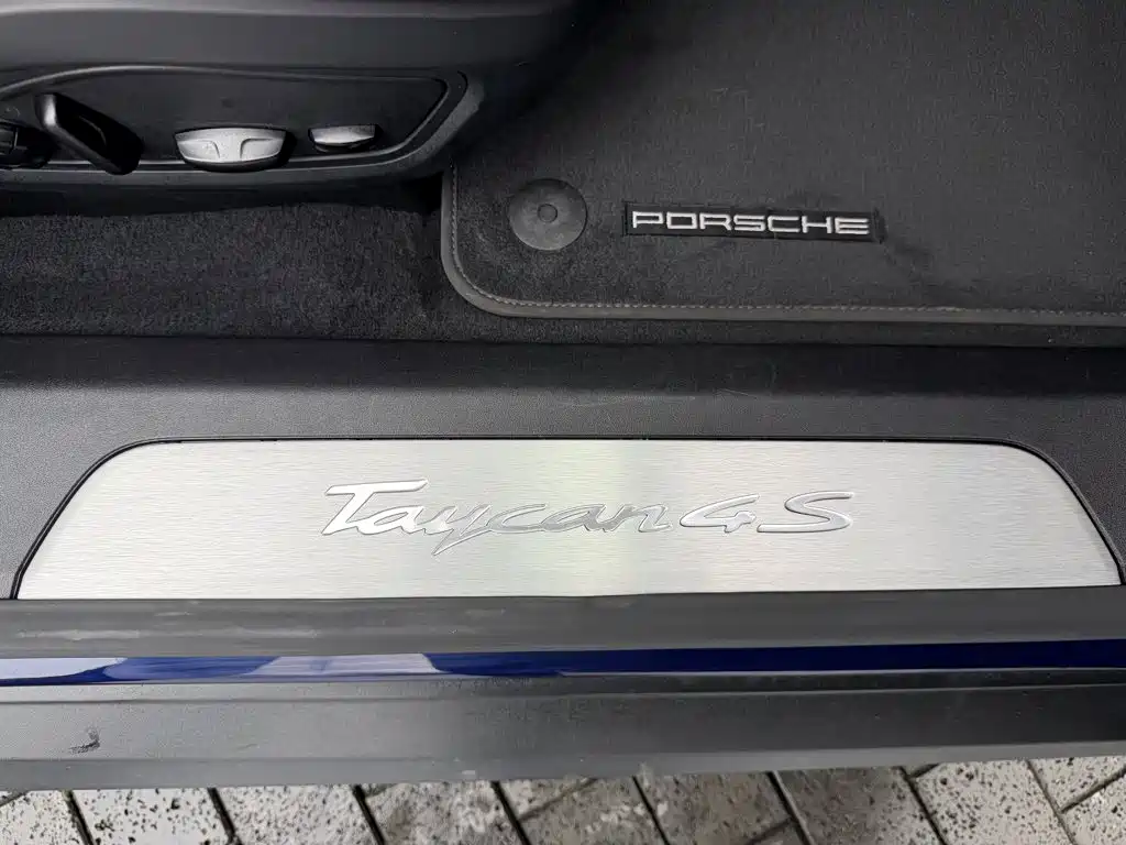 Porsche Taycan — миниатюра 18