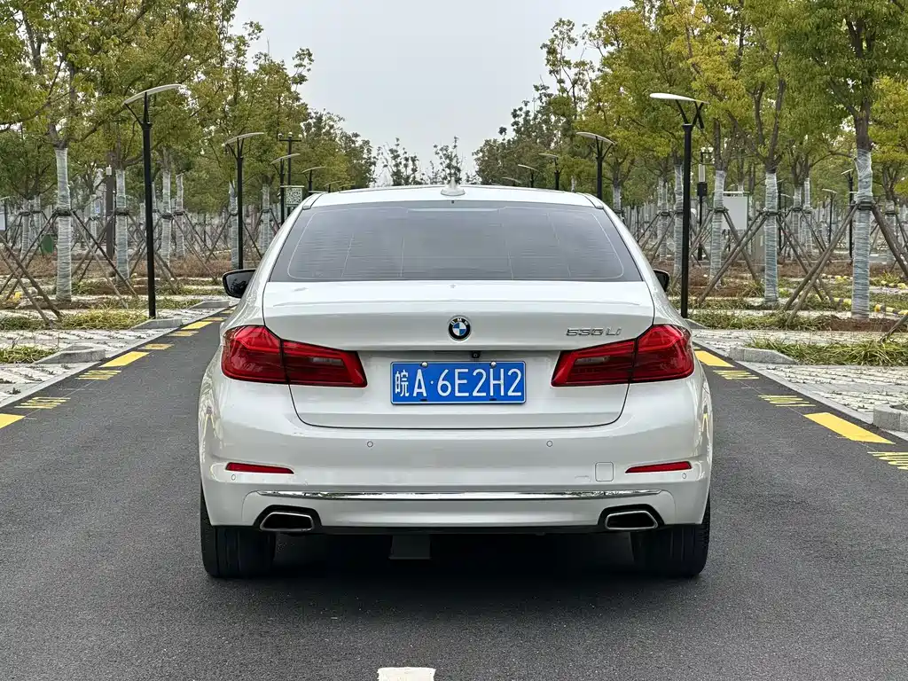 BMW 5 Series — миниатюра 8