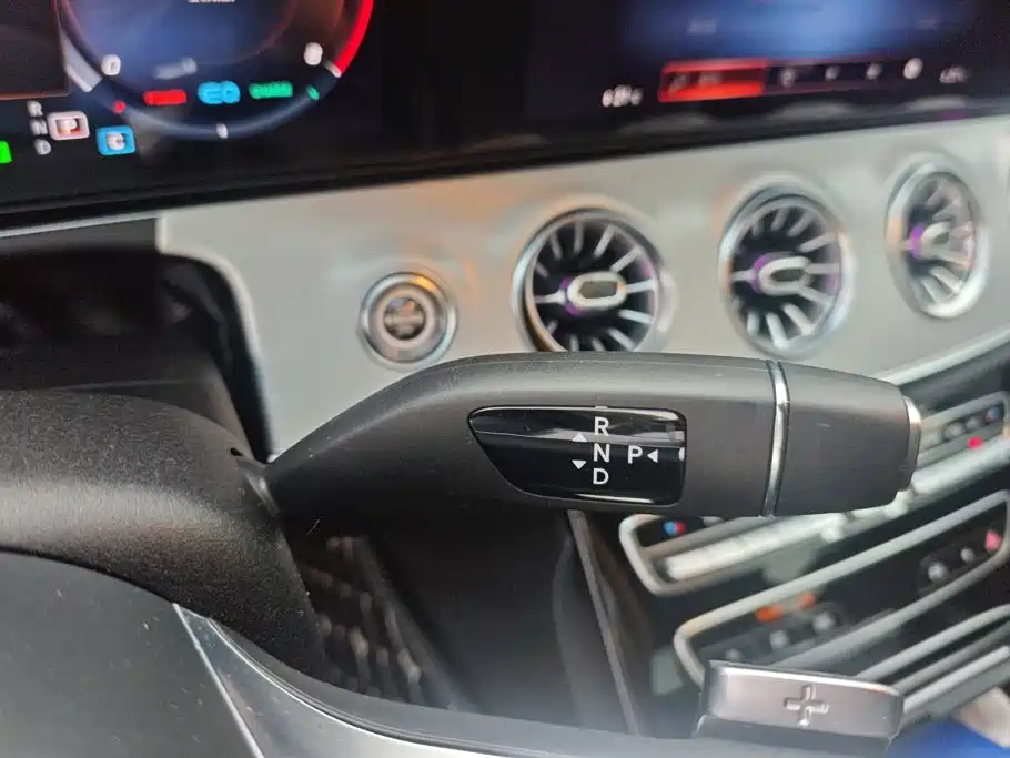 Mercedes-Benz E-Class (Import) — миниатюра 16