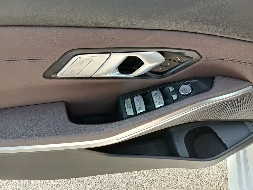 BMW 3 Series — миниатюра 13