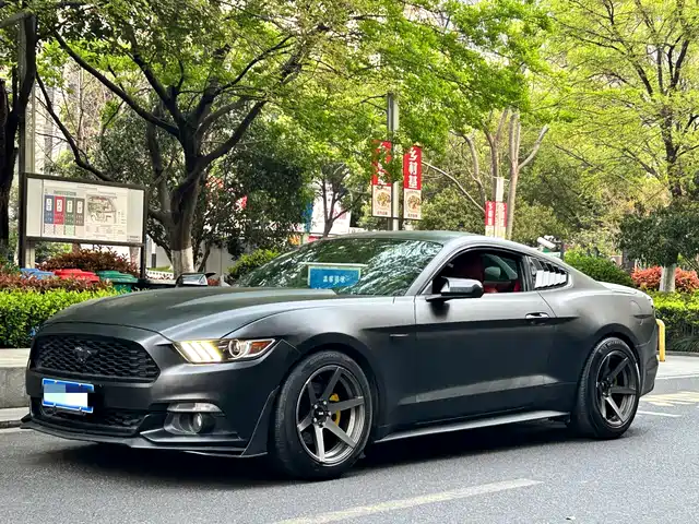 FORD MUSTANG