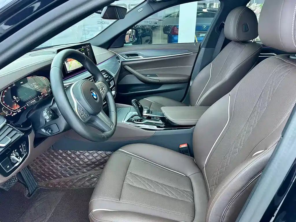BMW 5 Series — миниатюра 6