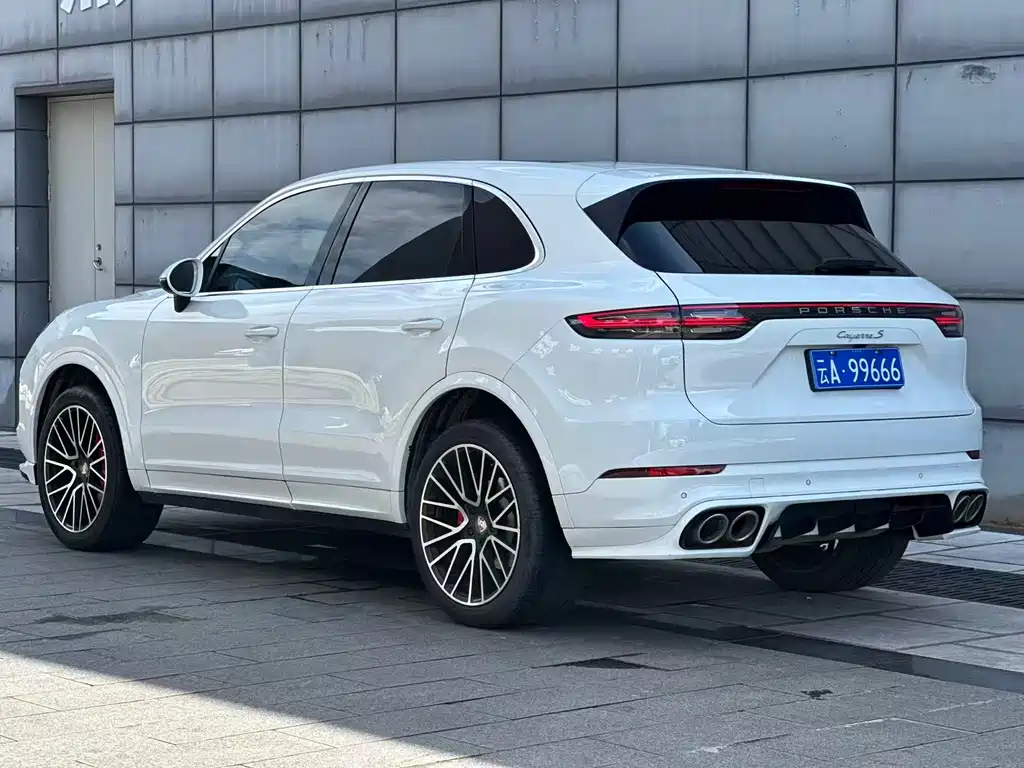 Porsche Cayenne — миниатюра 5