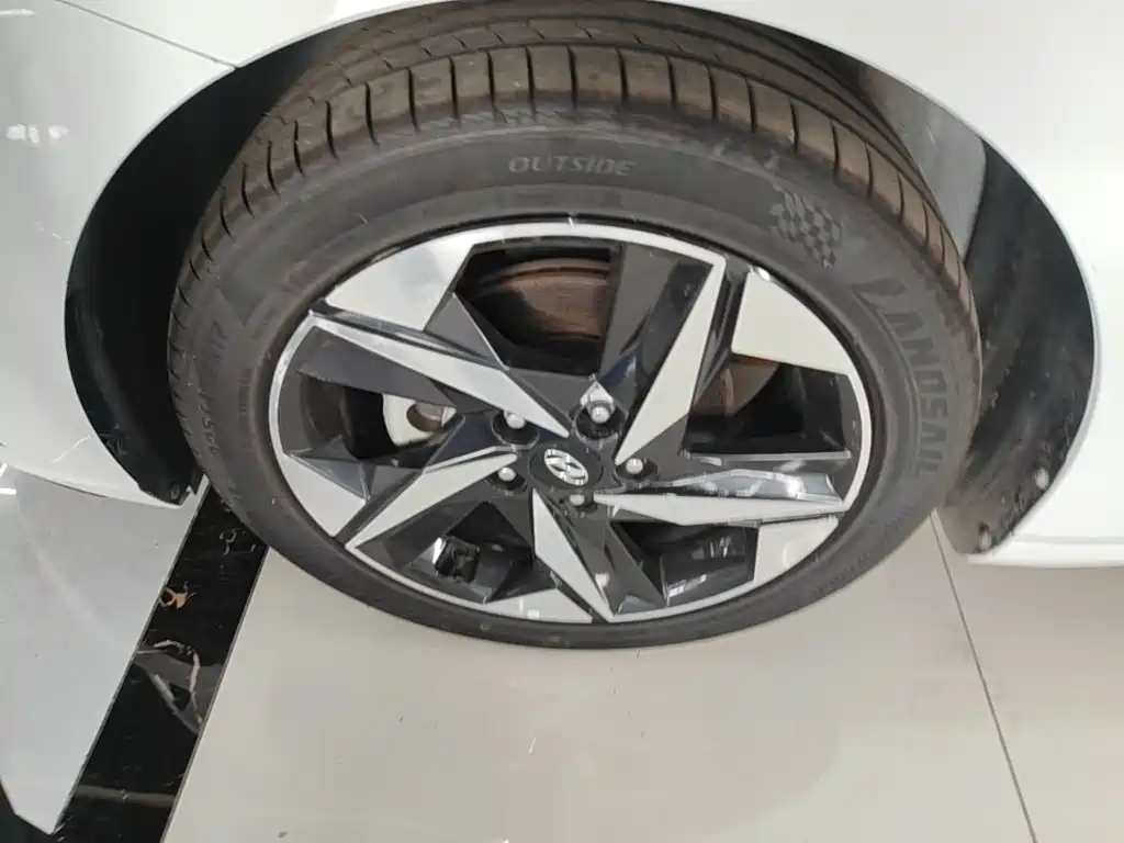 Hyundai Elantra — миниатюра 23