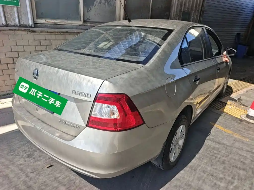 Skoda Rapid — миниатюра 7