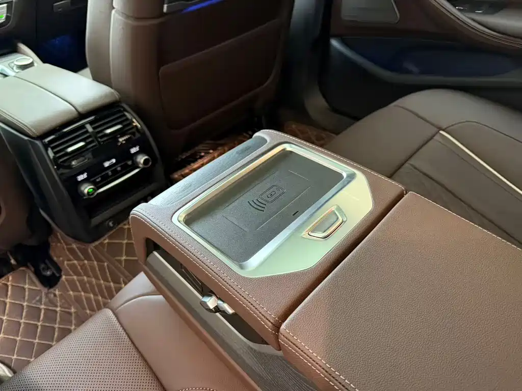 BMW 5 Series — миниатюра 7