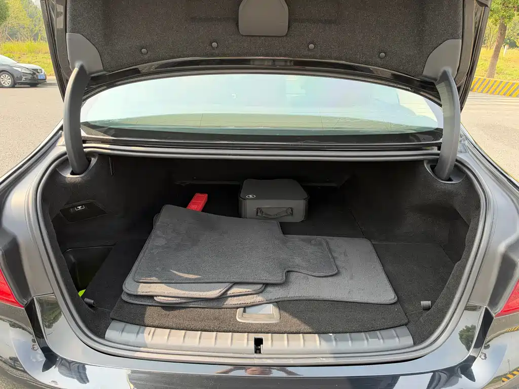 BMW 5 Series New Energy — миниатюра 22