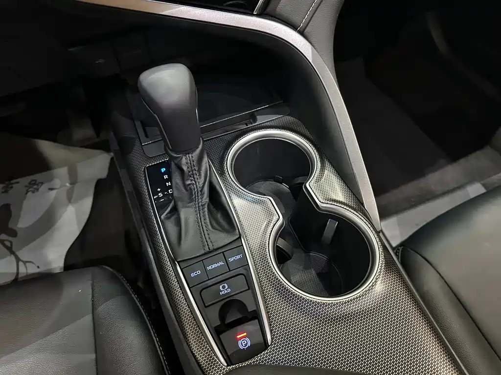 Toyota Camry — миниатюра 10