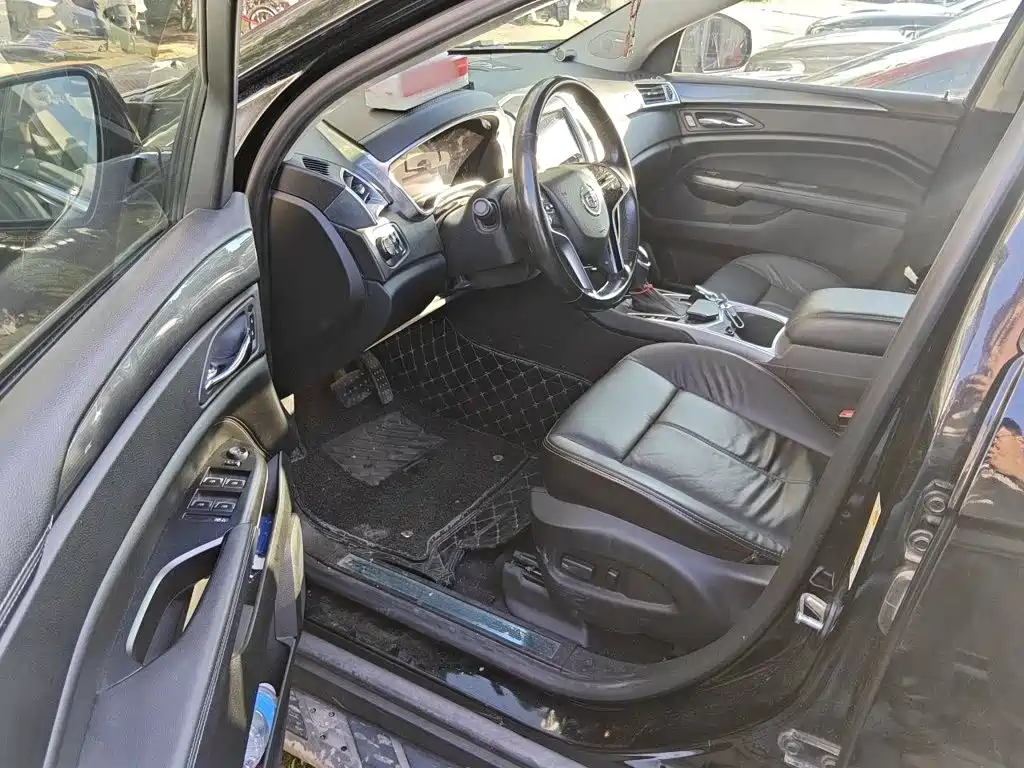 Cadillac SRX — миниатюра 12