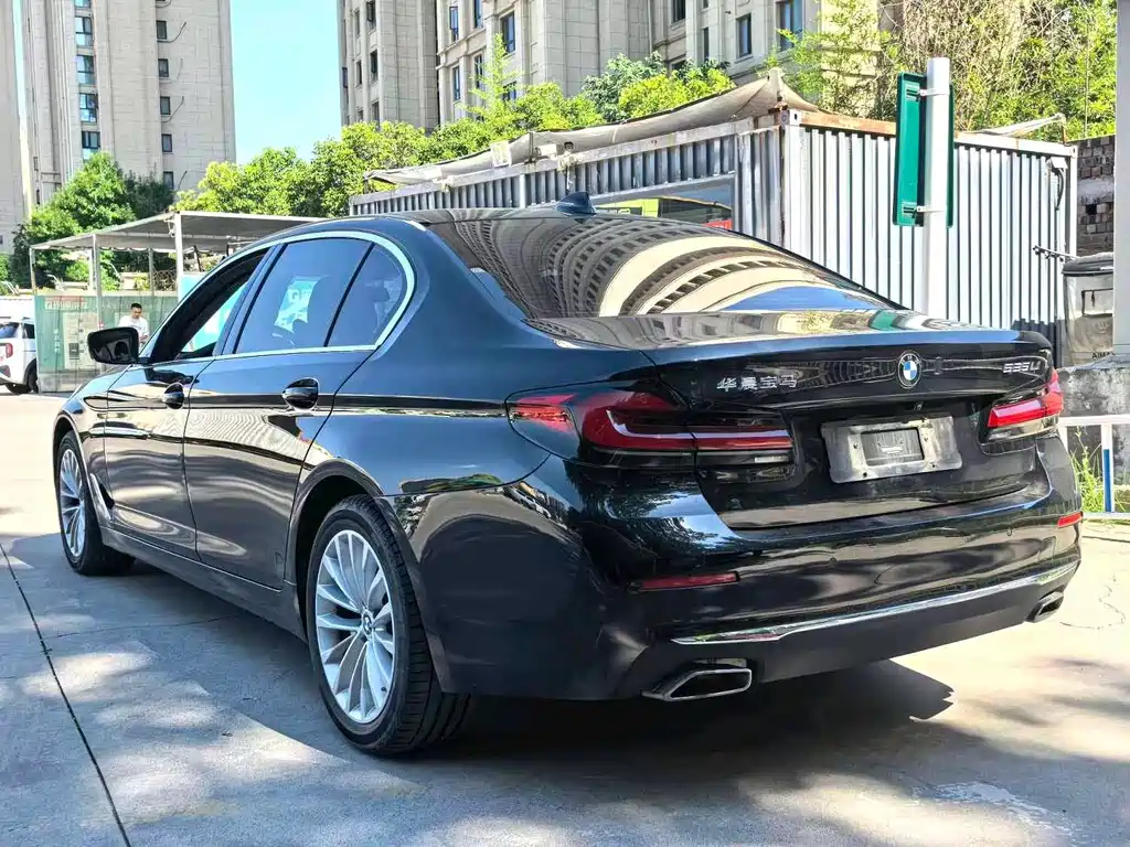 BMW 5 Series — миниатюра 6