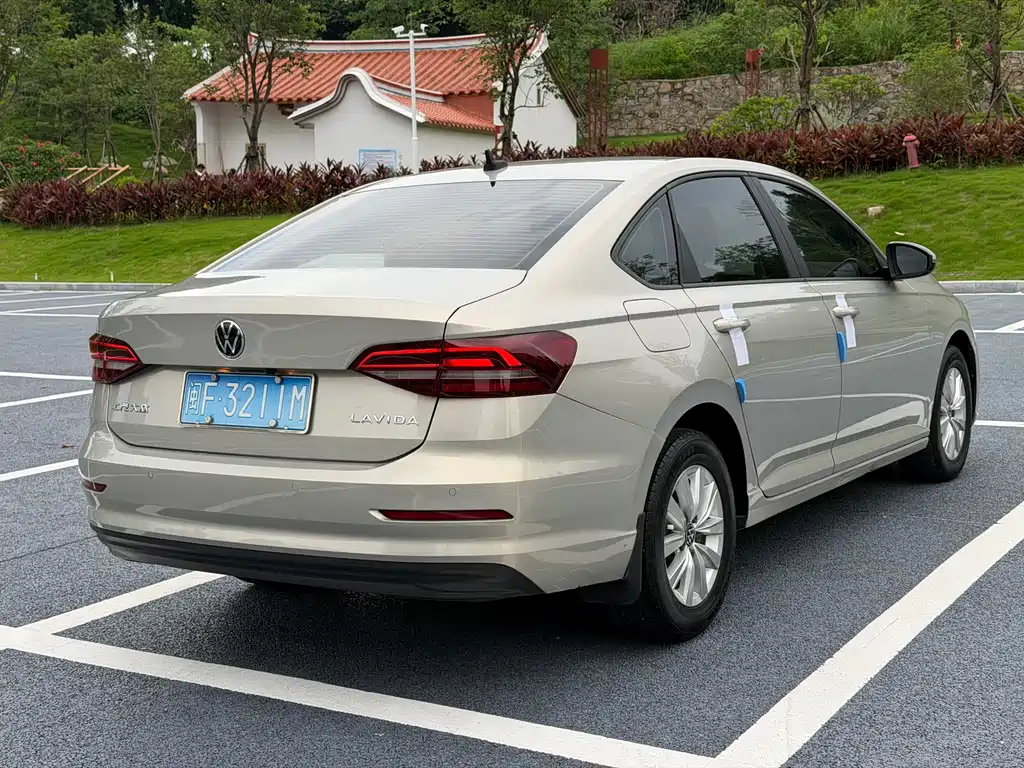 Volkswagen Lavida — миниатюра 4