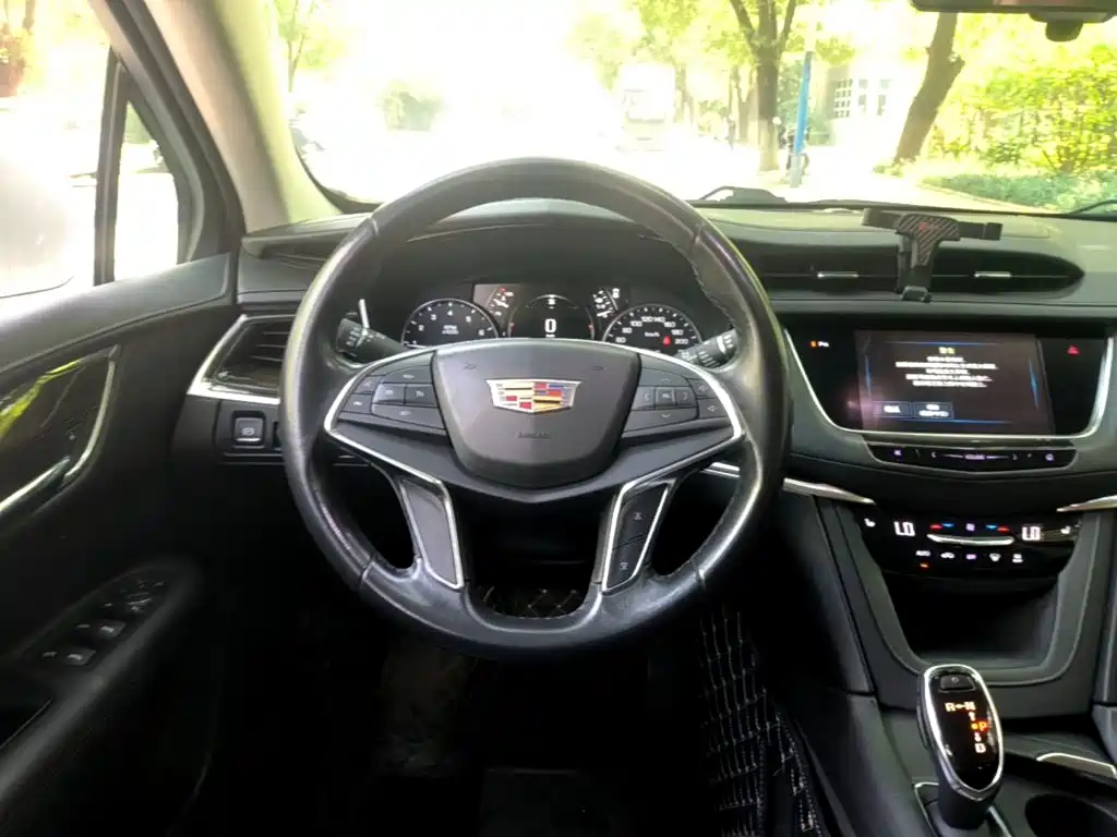 Cadillac XT5 — миниатюра 11