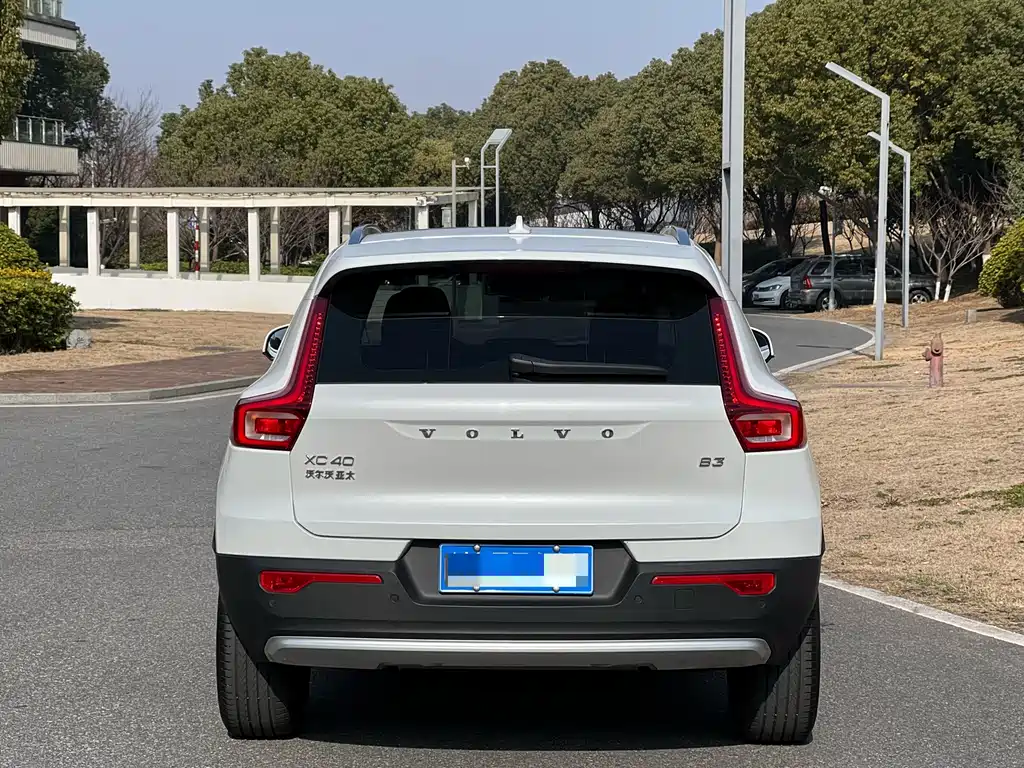 VOLVO XC40