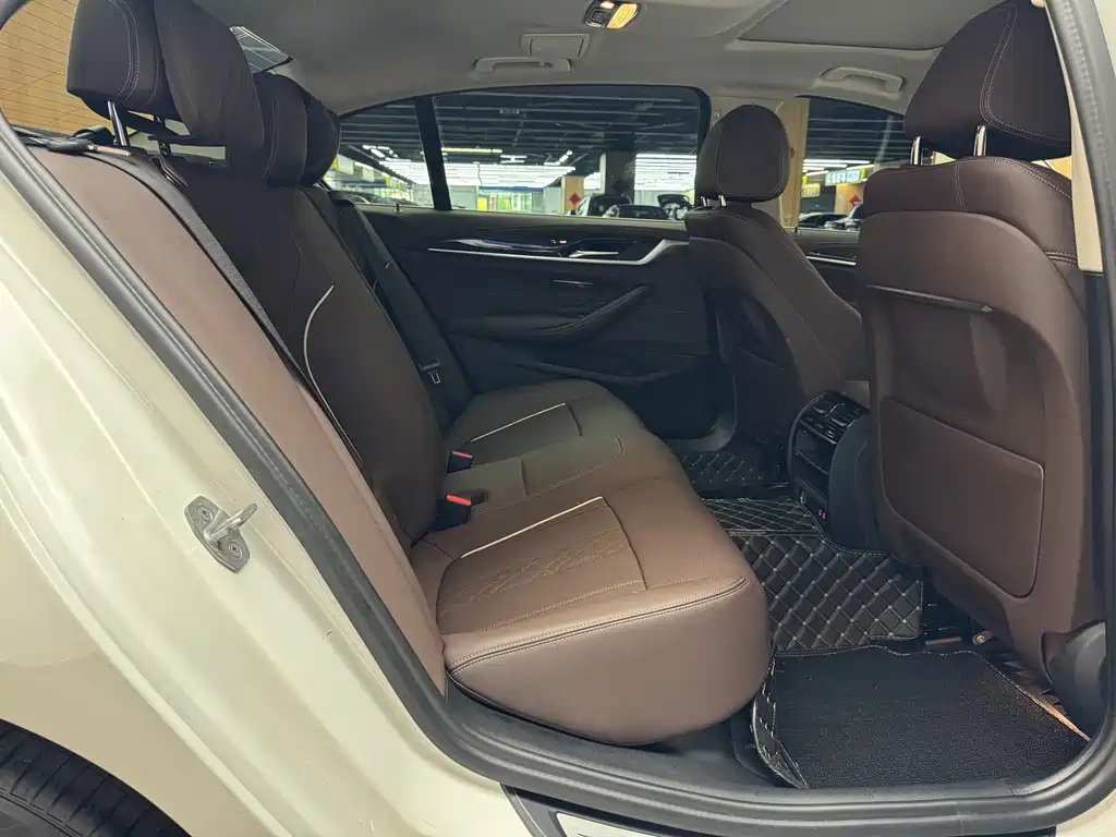 BMW 5 Series — миниатюра 15