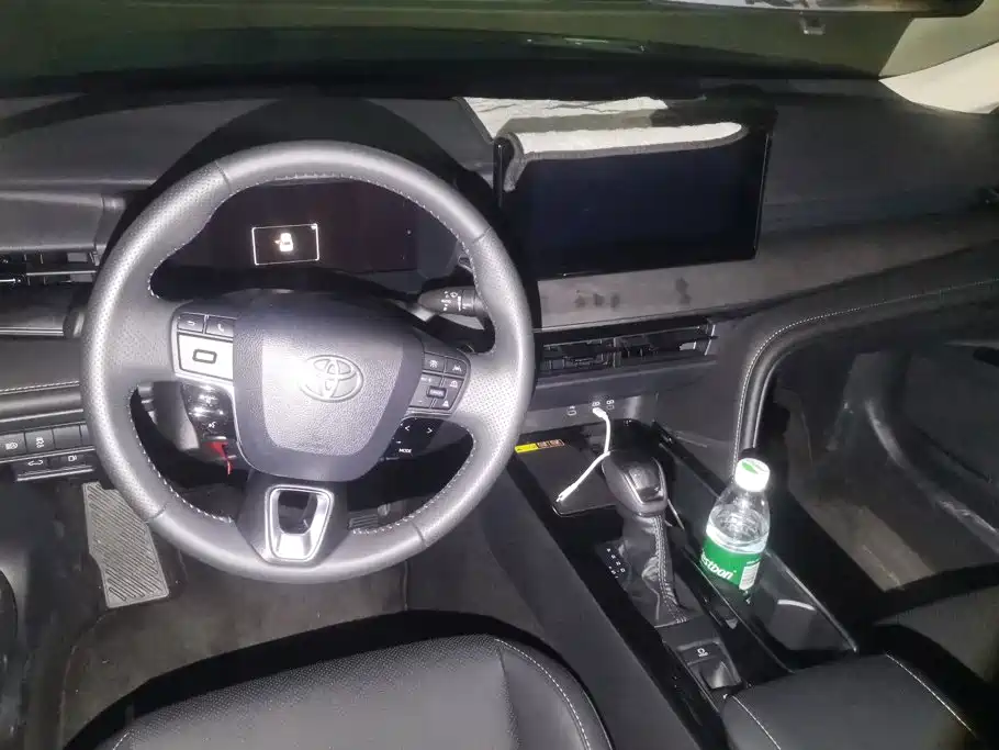 Toyota Camry — миниатюра 12