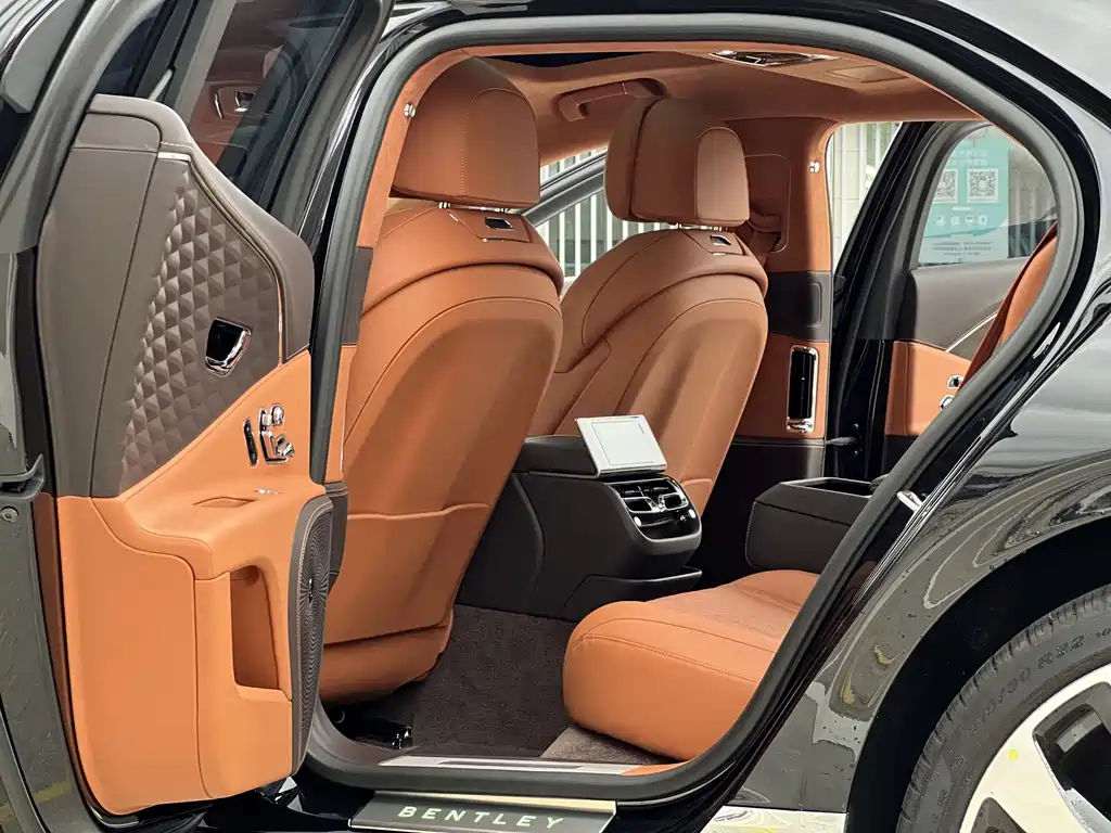 Bentley Flying Spur — миниатюра 6