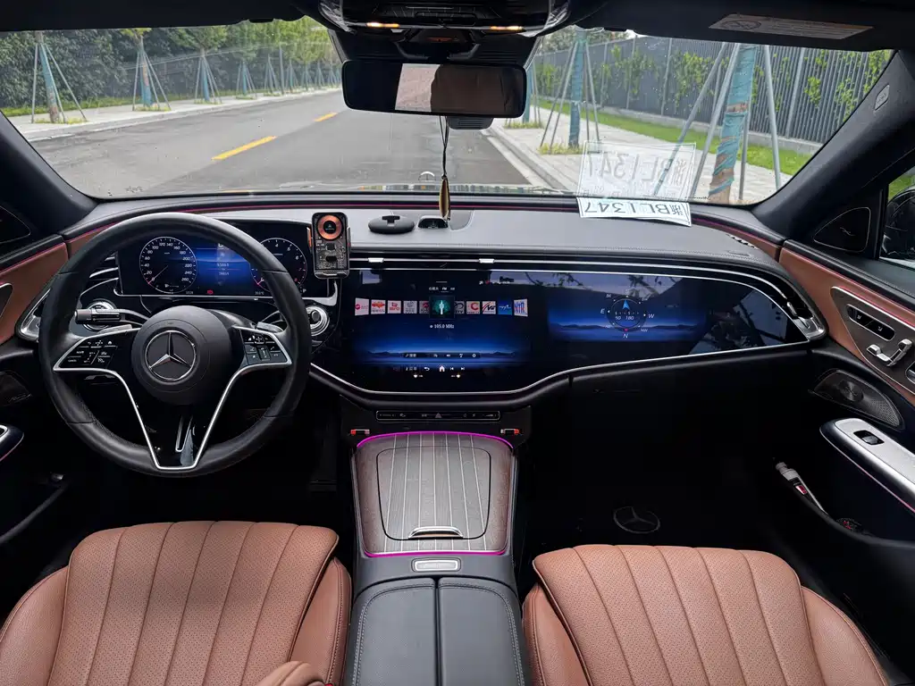 Mercedes-Benz E-Class — миниатюра 15