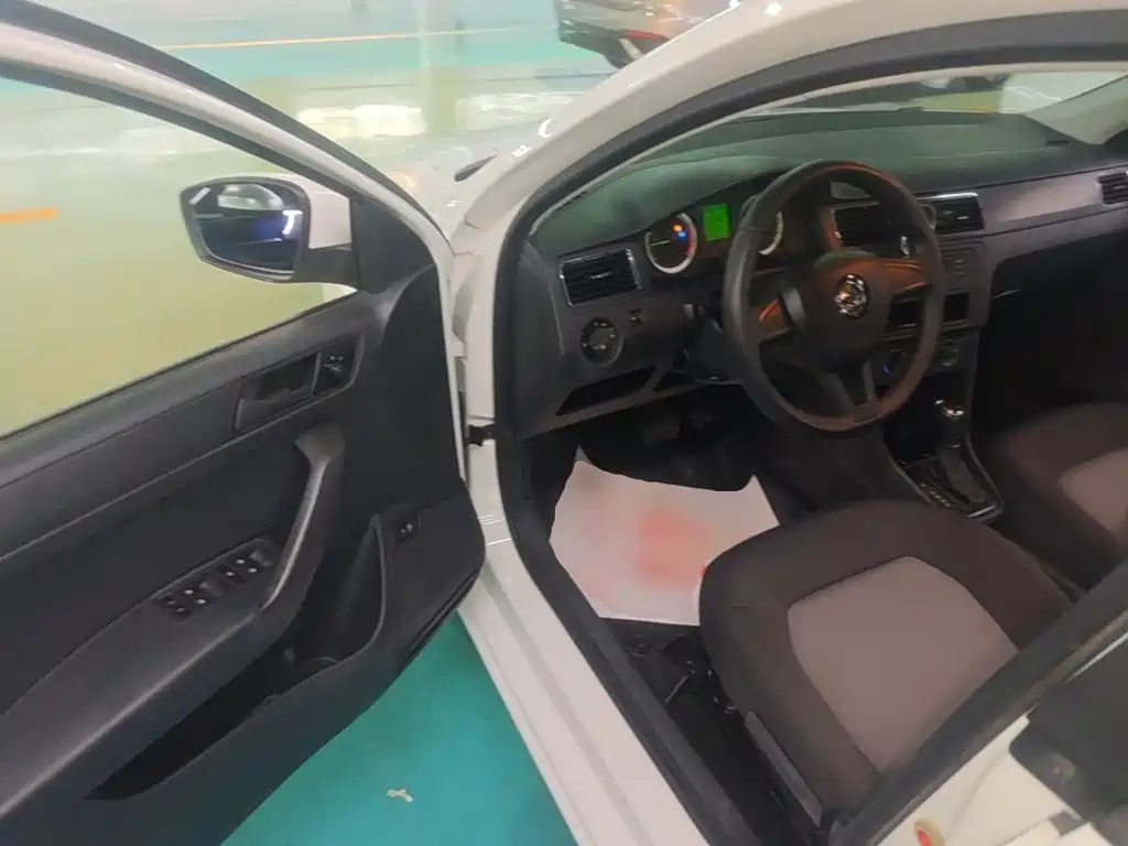 Skoda Rapid — миниатюра 16