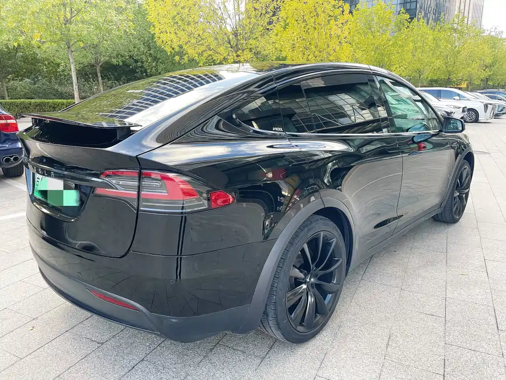 TESLA MODEL X