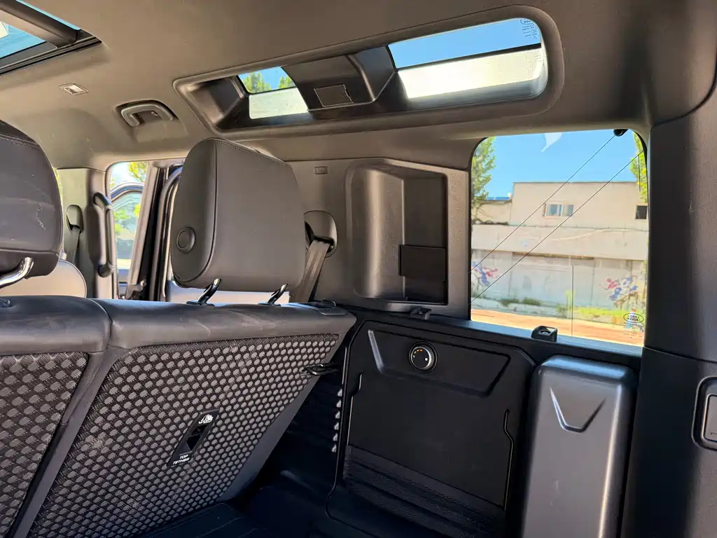 Land Rover Defender — миниатюра 18