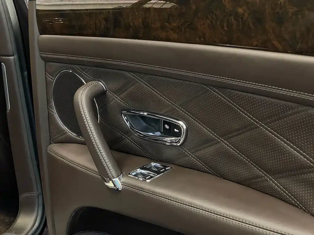 Bentley Flying Spur — миниатюра 27