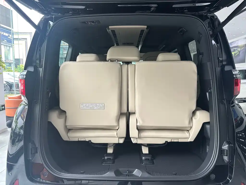 Toyota Alphard 2024 2.5L Luxury
