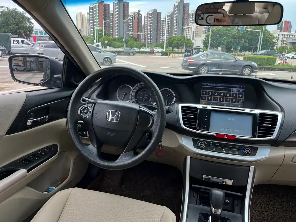Honda Accord — миниатюра 11