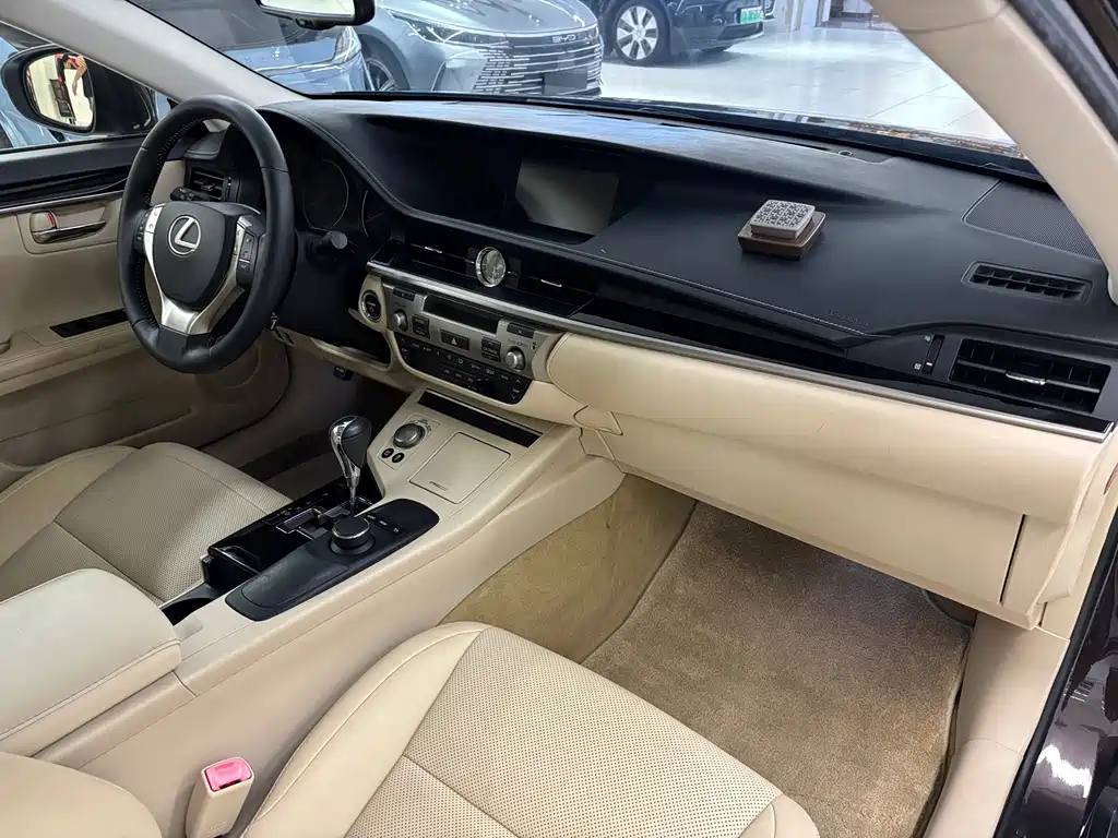 Lexus ES — миниатюра 10