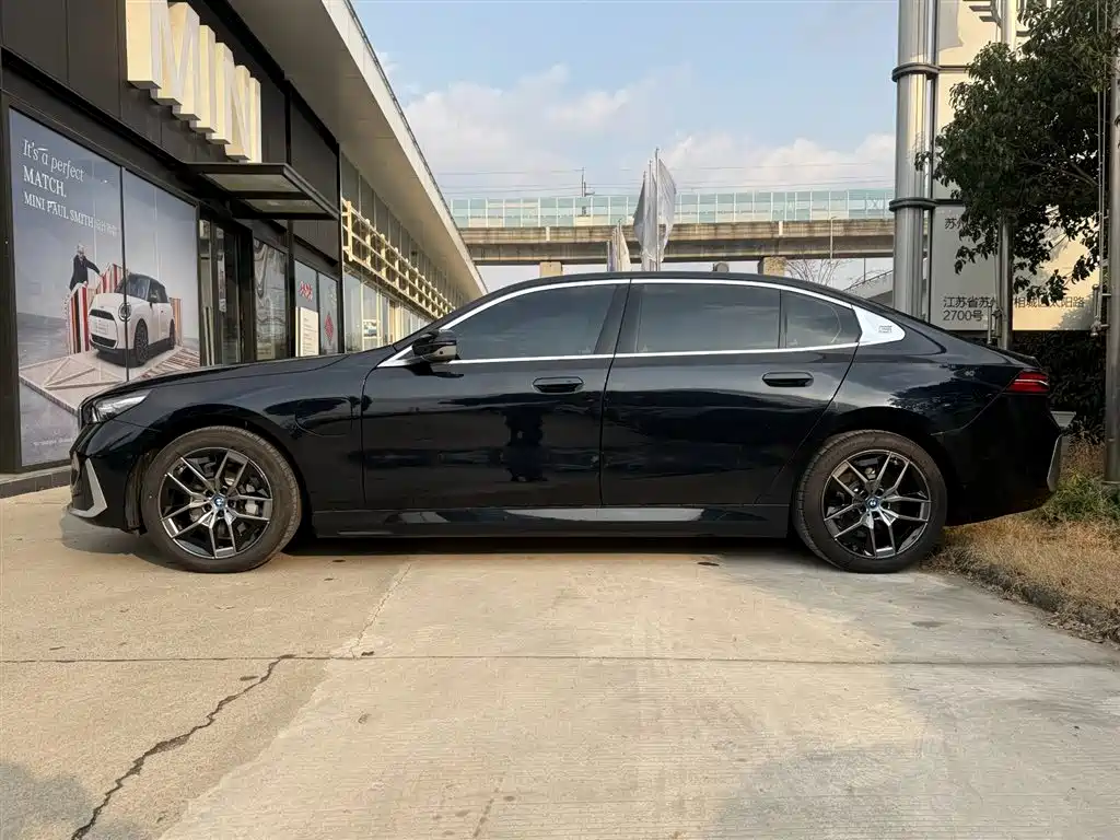 BMW i5 2024 eDrive 35L Premium Luxury