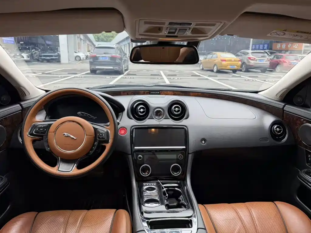 Jaguar XJ — миниатюра 5