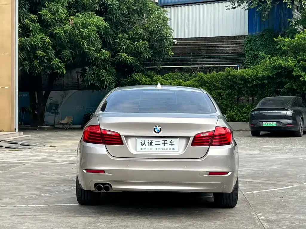 BMW 5 Series — миниатюра 9