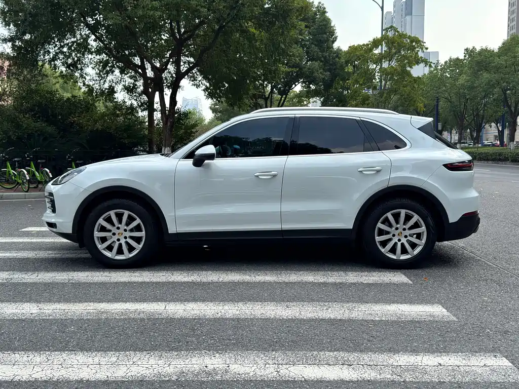 Porsche Cayenne — миниатюра 4