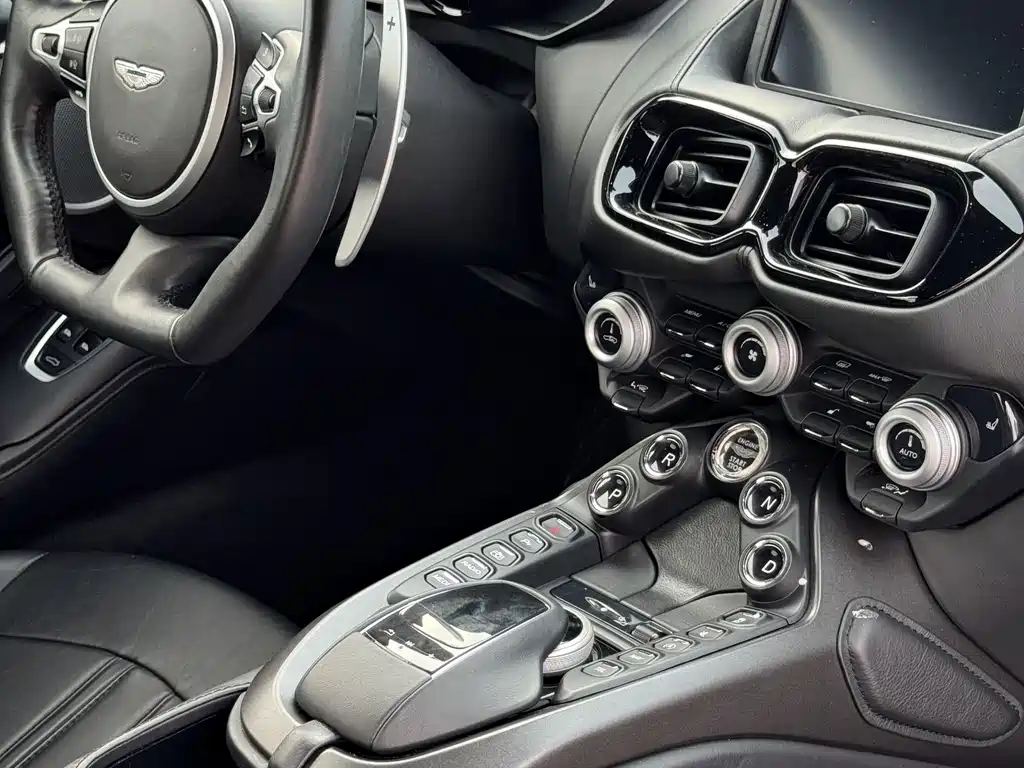 Aston Martin V8 Vantage 2020 4.0T V8 Coupe