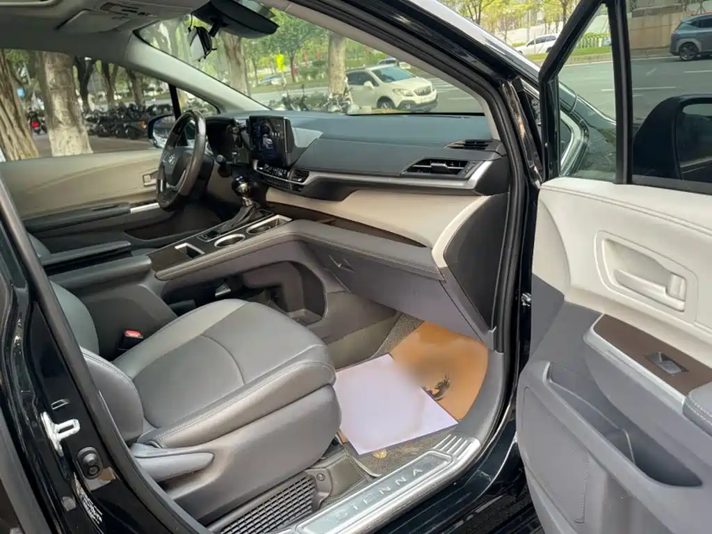 Toyota Sienna — миниатюра 9