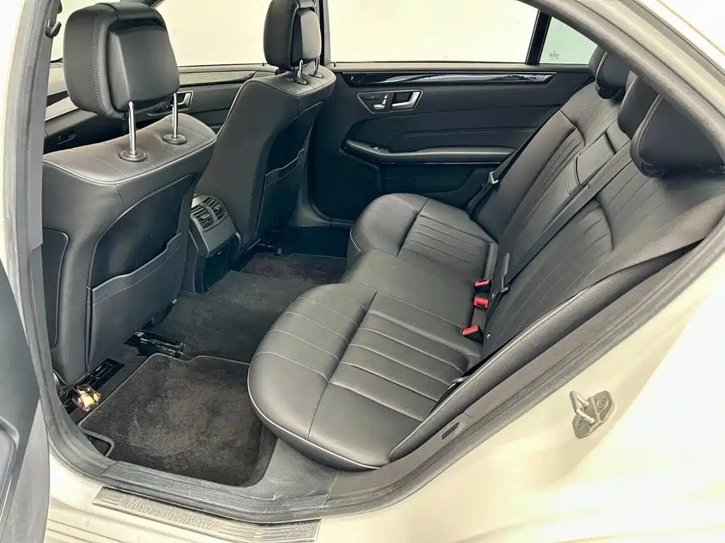 Mercedes-Benz E-Class — миниатюра 7