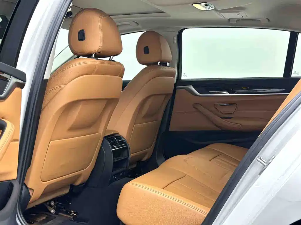 BMW 5 Series — миниатюра 11