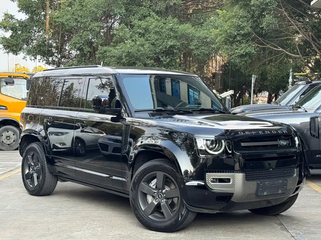 LAND ROVER DEFENDER