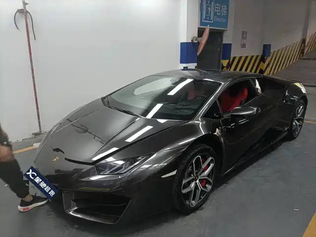 LAMBORGHINI HURACÁN