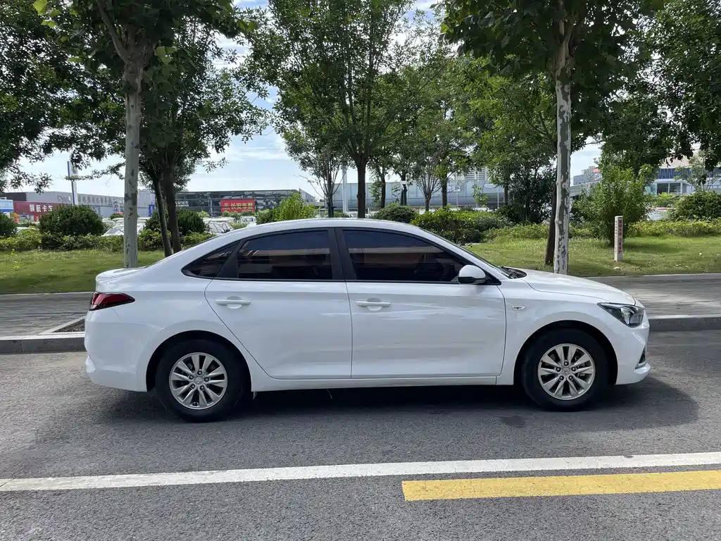 Hyundai Elantra — миниатюра 7