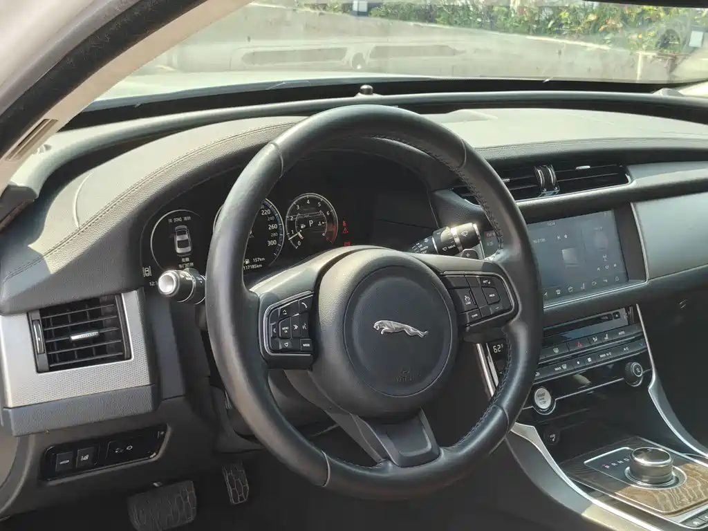 Jaguar XFL — миниатюра 14